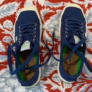 Coveted Cariuma canvas sneakers and never out of package extra insoles